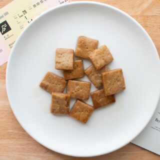 Join us in Korea for baked Yakwa and the #seoul1988 summer games! This delicious dessert is soaked in a sweet ginger syrup and it was absolutely delicious. Find the #glutenfree #dairyfree version on the blog, link in bio.